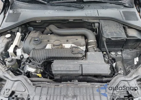 2015 Volvo S60 T5 Platinum z USA, uszkodzony, nr VIN YV1612TM6F2354162